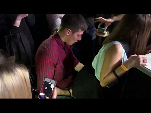 ❤️ Sesso reale in un nightclub russo. Ragazza russa di 18 anni nell'ano e nella vagina scopata in un nightclub Porno fbal it.hochu-sex-tomsk.ru ❤️